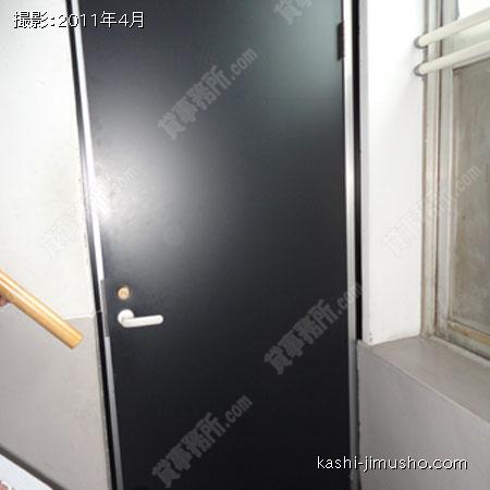 貸室入口 