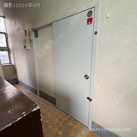 貸室入口