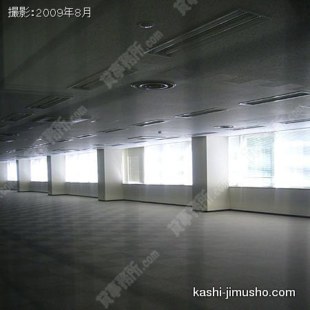 無柱の貸室内部