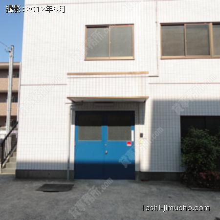１階　倉庫入口扉 
