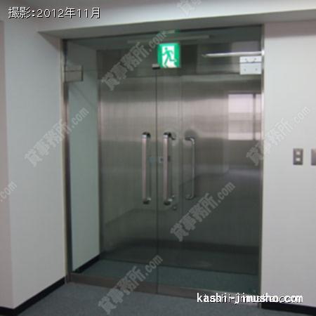 2重扉の貸室内入口（室内から撮影）