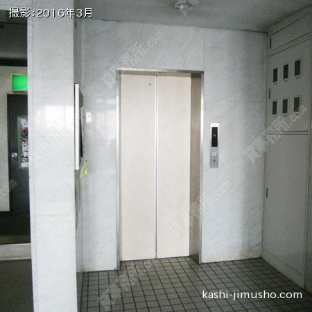 エレベーター前