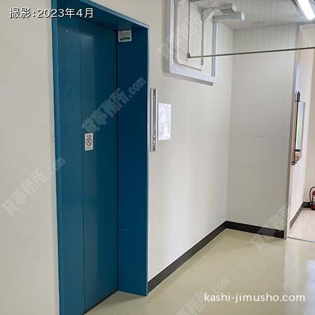 貸室階エレベーターホール