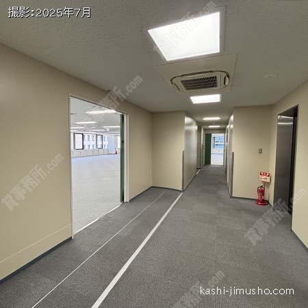 貸室入口(8階)