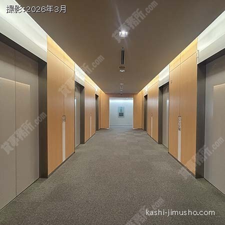 貸室階エレベーターホール