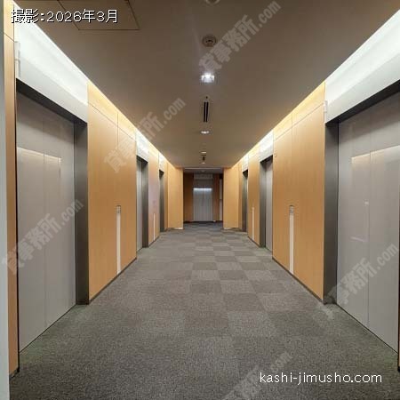 貸室階エレベーターホール