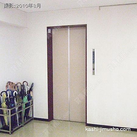 フロアエレベーター前 
