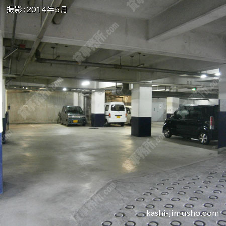 B１階の平置き駐車場
