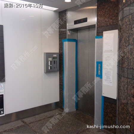 エレベーター前