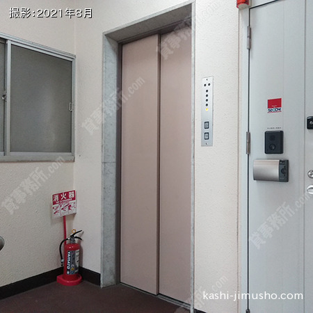 貸室階エレベーターホール