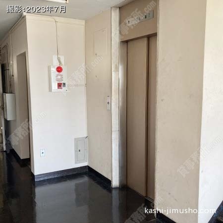 貸室階エレベーターホール