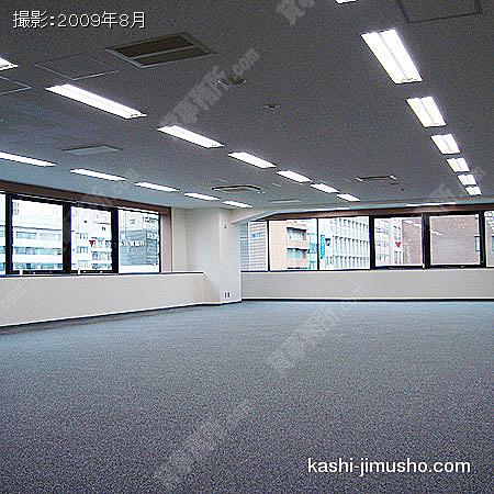 ２面採光の貸室内部