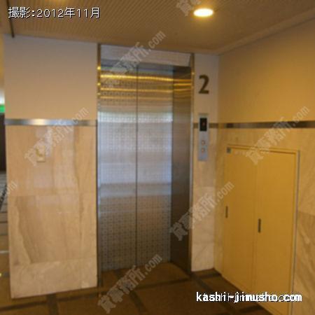 エレベーター前