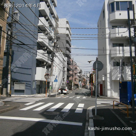 ビル前より