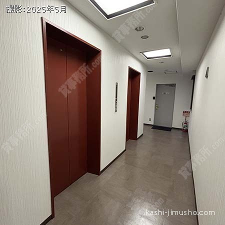 貸室階エレベーターホール