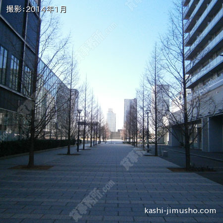 建物前より