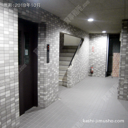 貸室階エレベーター前