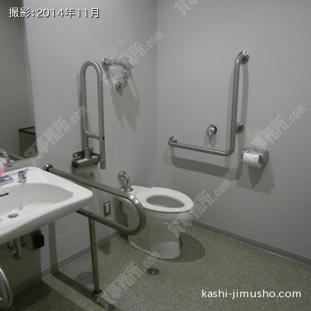 1階に設置の多目的トイレ