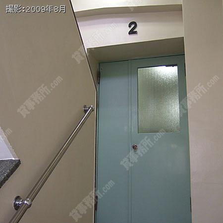  貸室前