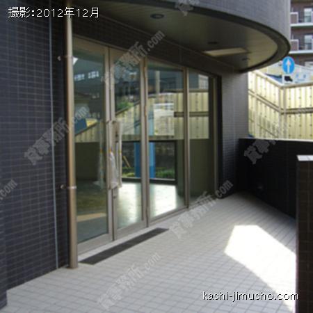 １階貸室前