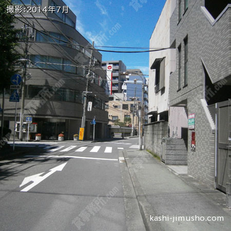 ビル前より