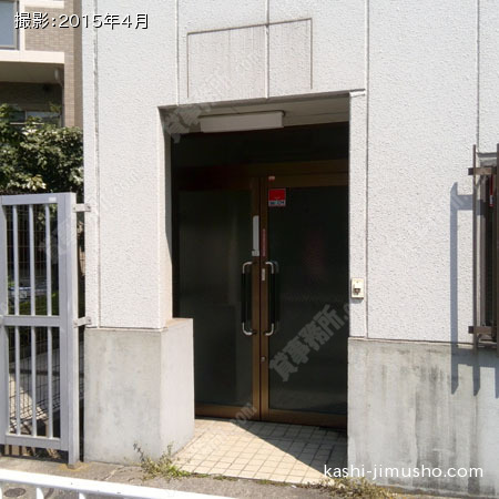建物裏口