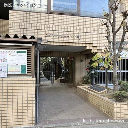 建物入口前面