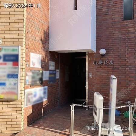 ビル入口前面