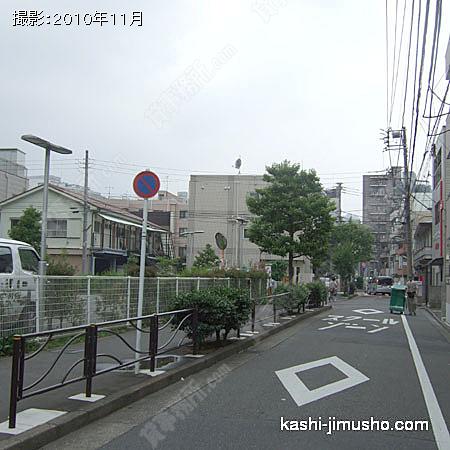 ビル前より 