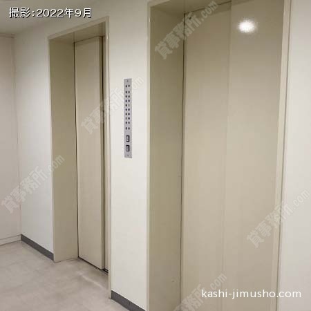 貸室階エレベーターホール