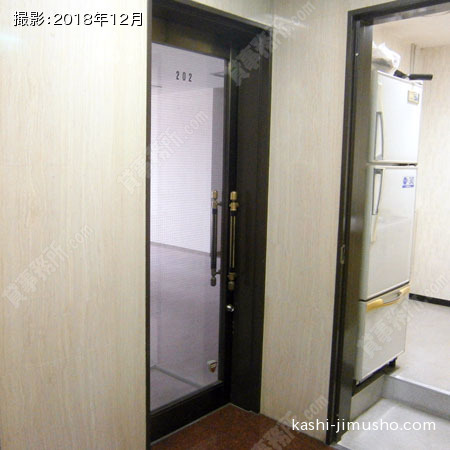貸室入口(2階202号室)