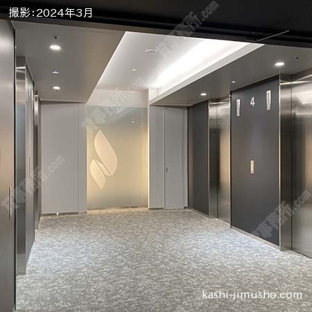 貸室階エレベーターホール