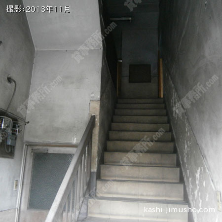 フロアへの階段