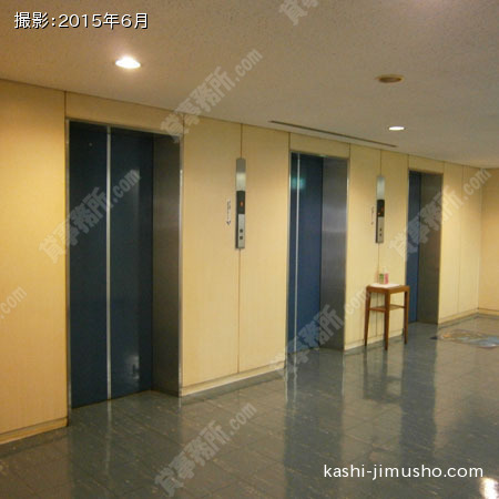 フロアエレベーター前