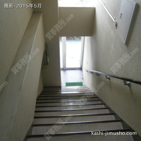 貸室への階段②