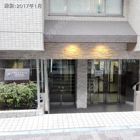ビル入口正面