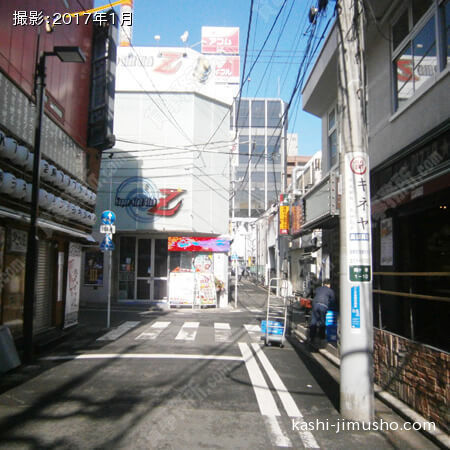 ビル前より