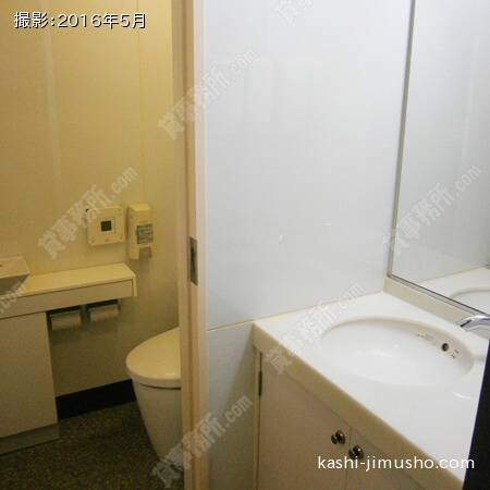 306号室貸室内男性トイレ