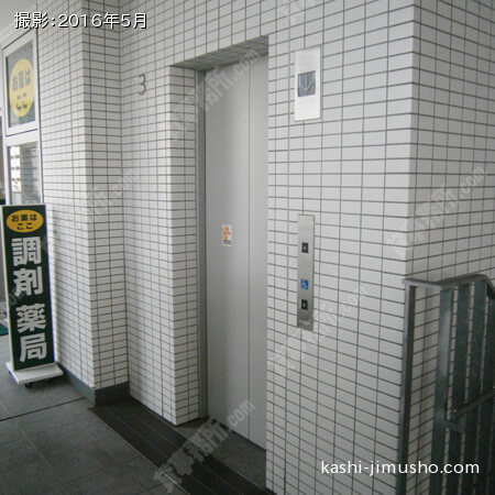 フロアエレベーター前