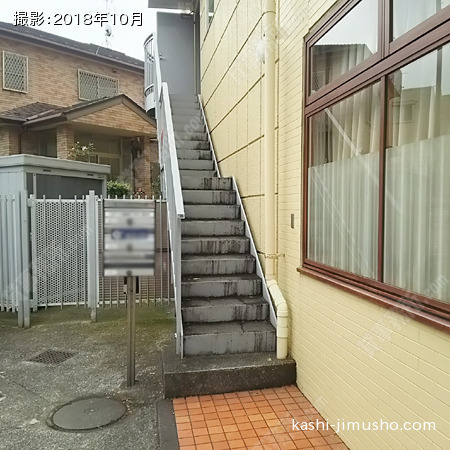 2階への階段