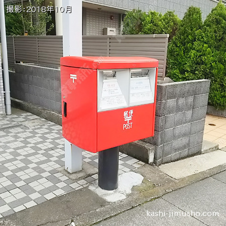 ビル前の郵便ポスト