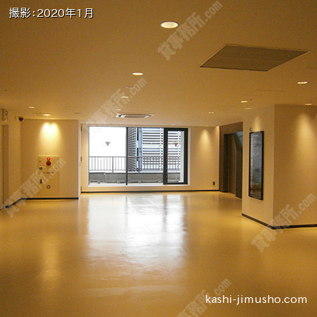 貸室階エレベーターホール