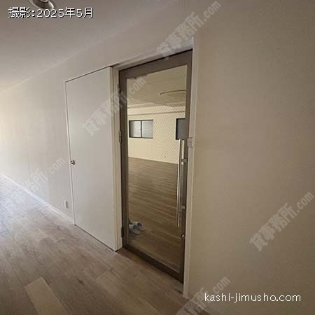 貸室入口