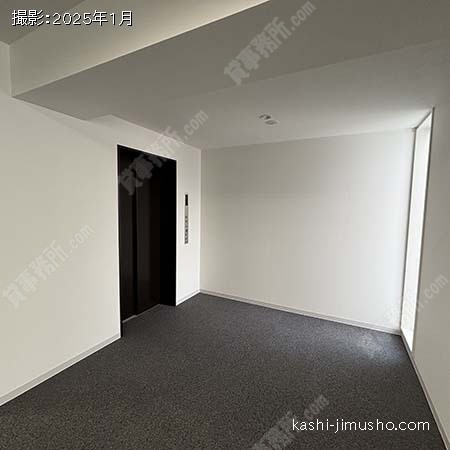 貸室階エレベーターホール
