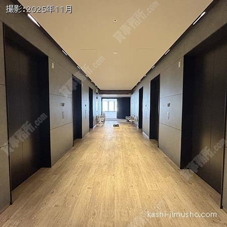 貸室階エレベーターホール
