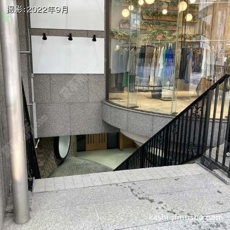 地下階入口