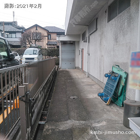 西側側面入口