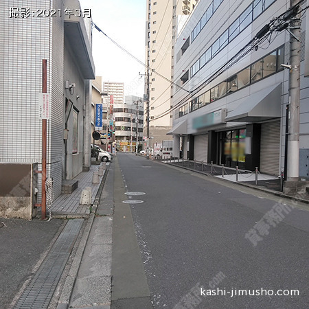前面道路(ビル裏手）