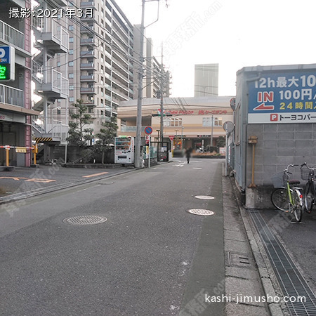 前面道路(ビル裏手）