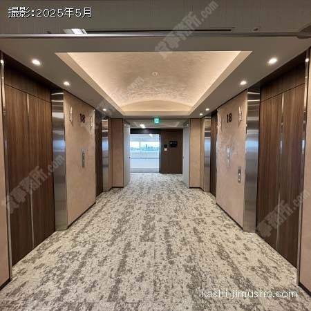 貸室階エレベーターホール